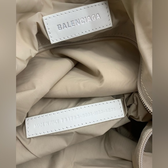 AUTHENTIC Balenciaga Large 24/7 Tote - Picture 13 of 15